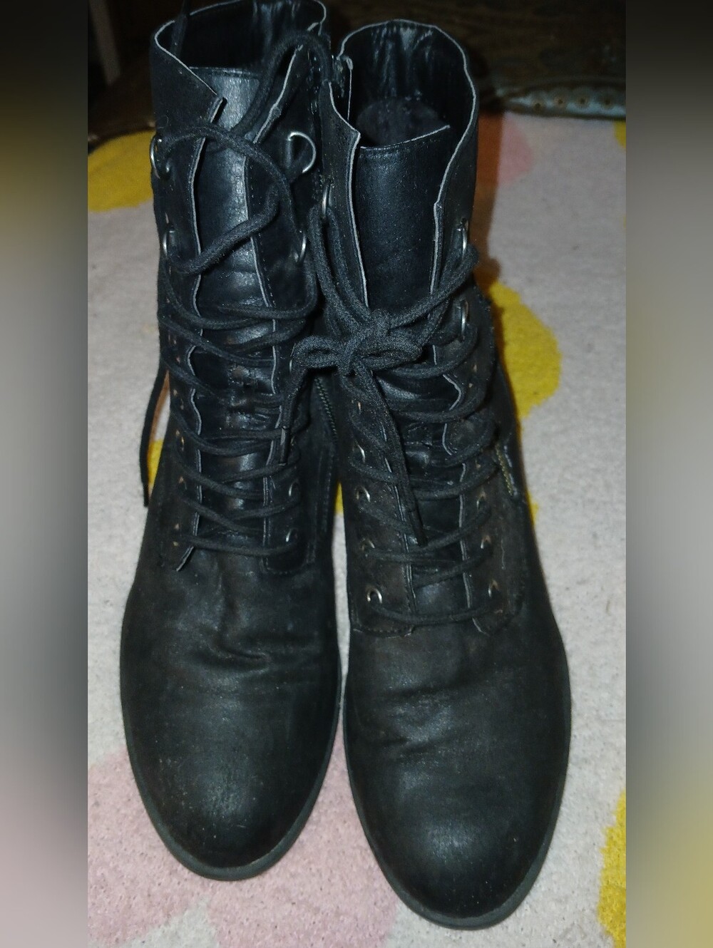 Pre-loved Women's White Mountain Black Lace-Up Ankle Boots with Side Zipper. - Picture 2 of 8